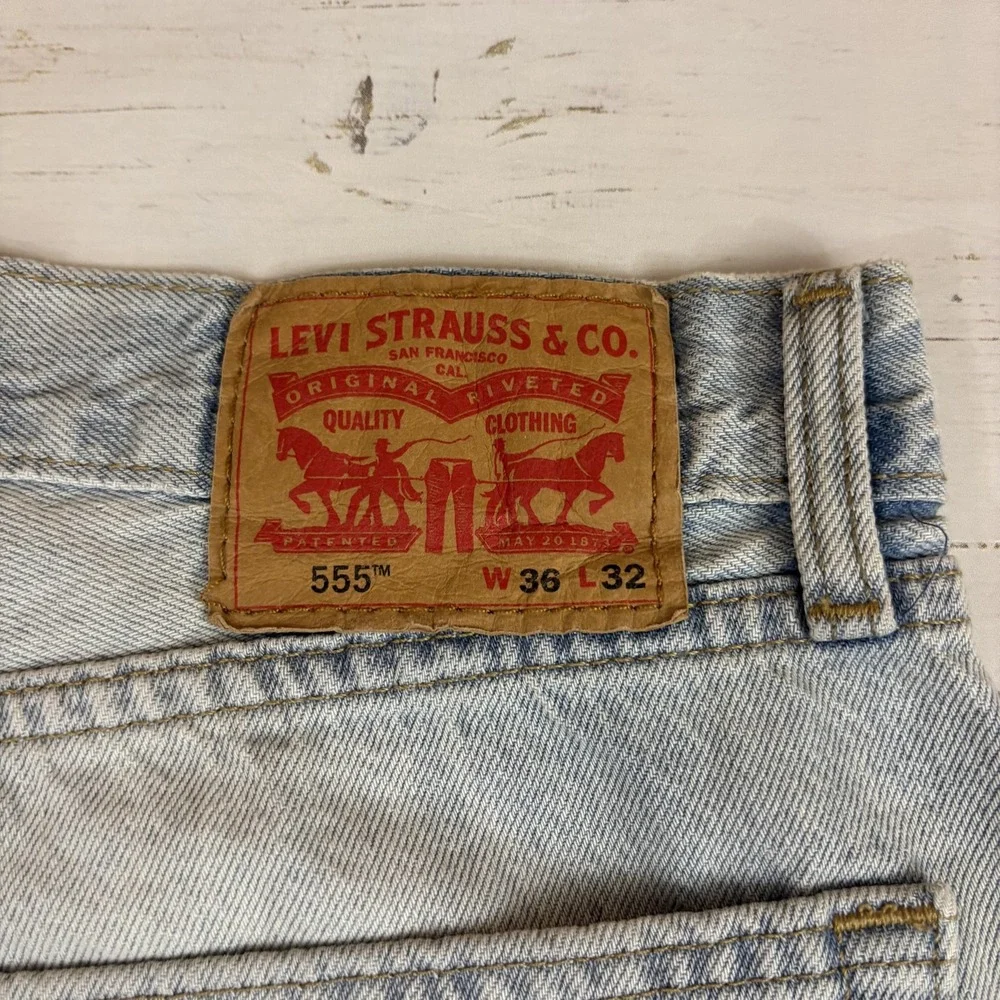 Levi's 555 '96 Relaxed Straight Jeans Mens 36x32 Light Blue Denim Zip Fly